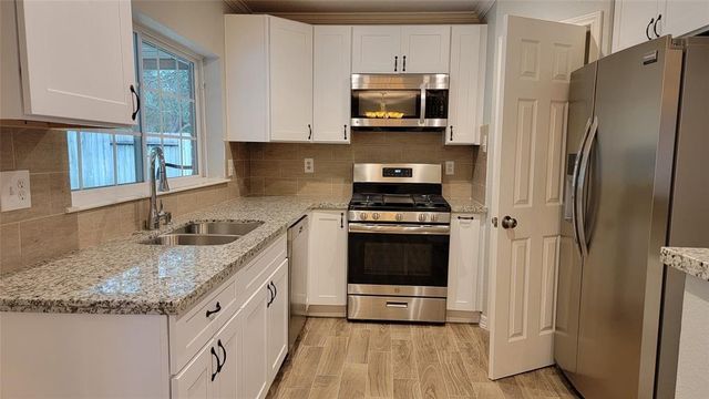 9630 E Savile Circle, Houston, TX 77065