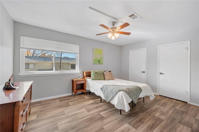 4517 Carter Creek 5, Bryan, TX 77802