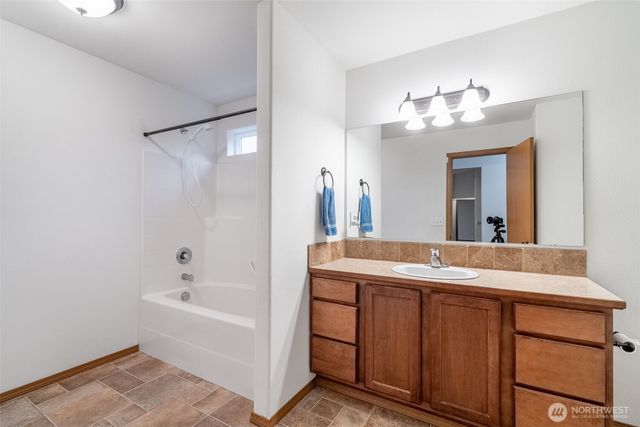 18647 Joselyn Street SW, Rochester, WA 98579