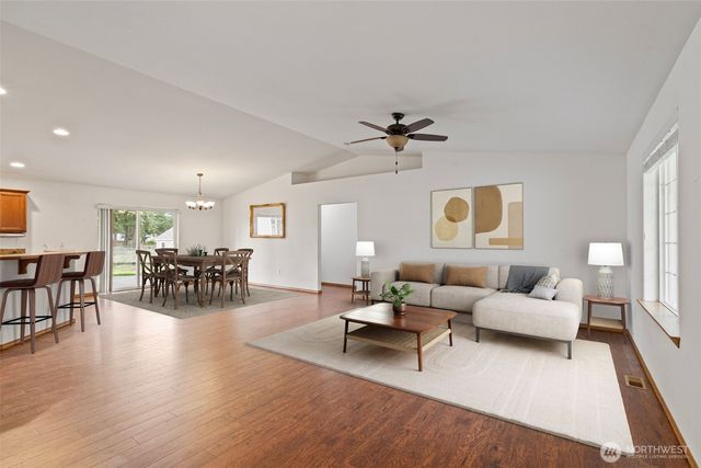 18647 Joselyn Street SW, Rochester, WA 98579