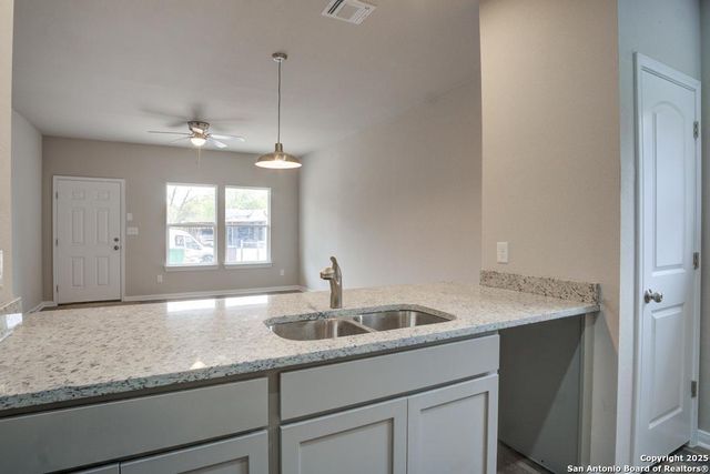 123 Lawton, San Antonio, TX 78237