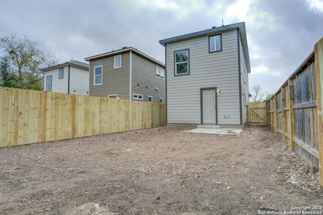 123 Lawton, San Antonio, TX 78237