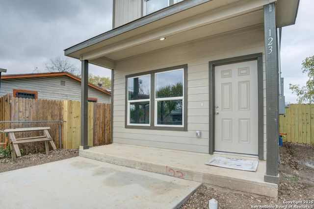 123 Lawton, San Antonio, TX 78237
