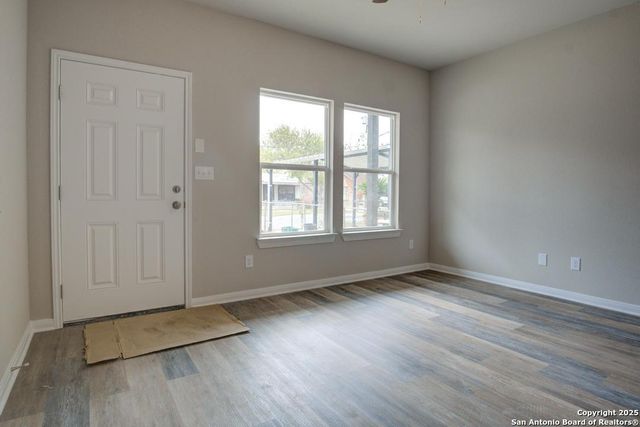 123 Lawton, San Antonio, TX 78237