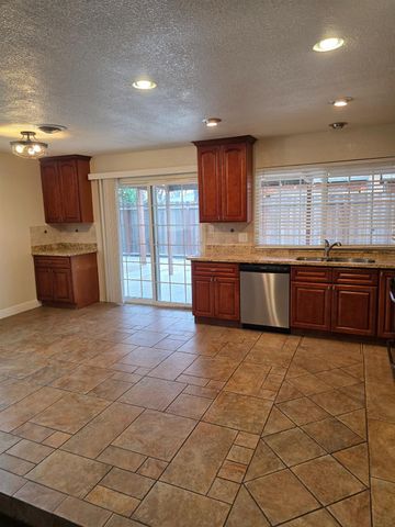 1624 Falmouth Way, Modesto, CA 95355