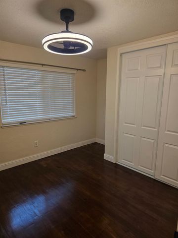 1624 Falmouth Way, Modesto, CA 95355