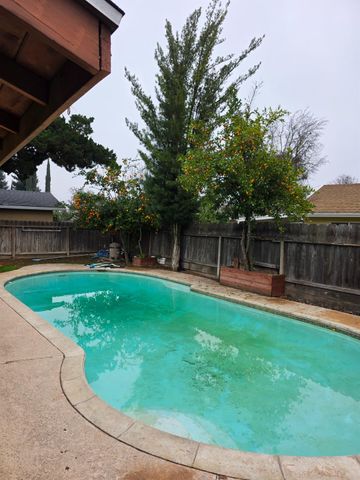 1624 Falmouth Way, Modesto, CA 95355