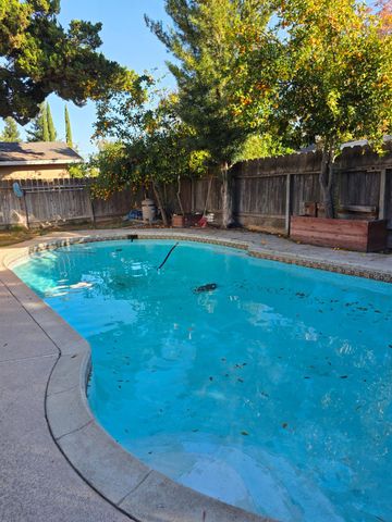 1624 Falmouth Way, Modesto, CA 95355