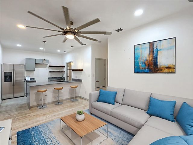 122 W Palm Beach Dr, Port Aransas, TX 78373