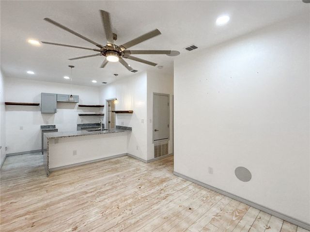 122 W Palm Beach Dr, Port Aransas, TX 78373