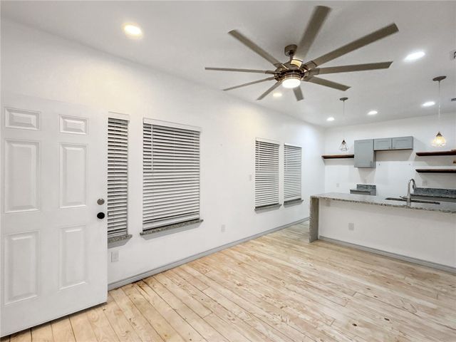 122 W Palm Beach Dr, Port Aransas, TX 78373