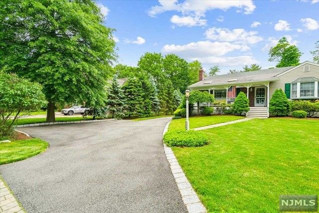 124 Durie Avenue, Closter, NJ 07624