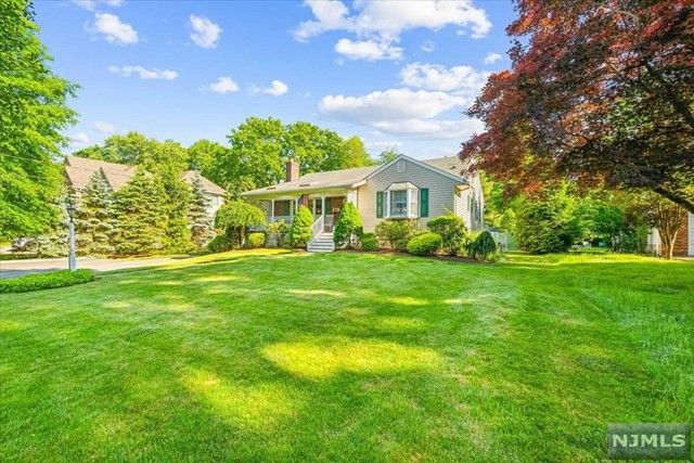 124 Durie Avenue, Closter, NJ 07624