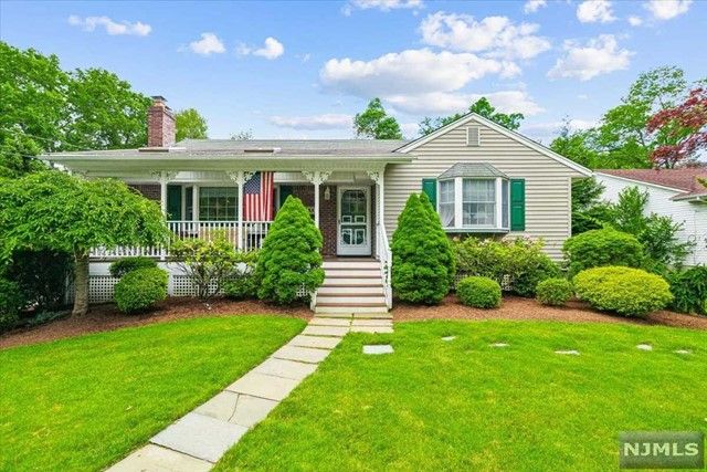 124 Durie Avenue, Closter, NJ 07624