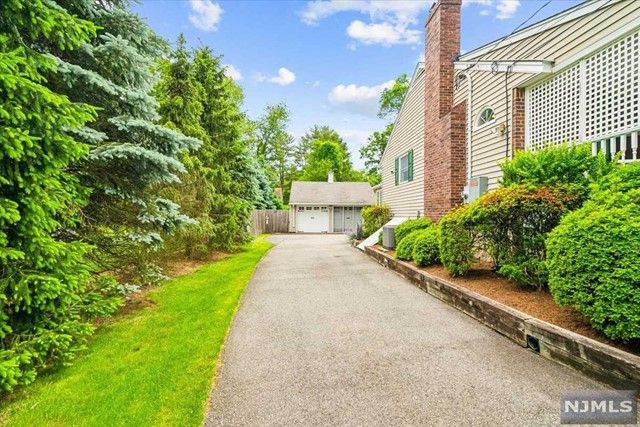 124 Durie Avenue, Closter, NJ 07624