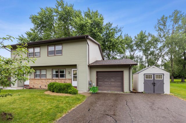 902 Ridge Drive SE, Saint Michael, MN 55376