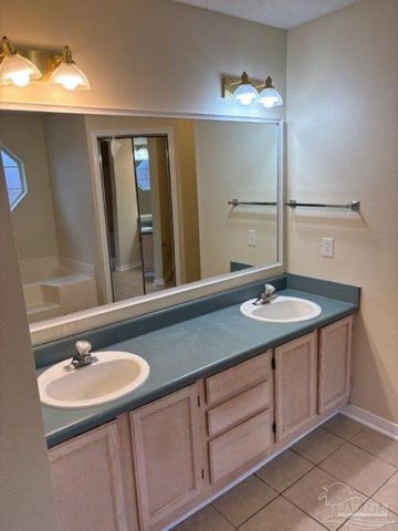 1841 Southbay Dr, Pensacola, FL 32506