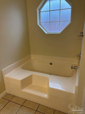 1841 Southbay Dr, Pensacola, FL 32506