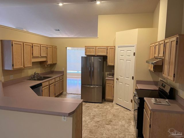 1841 Southbay Dr, Pensacola, FL 32506