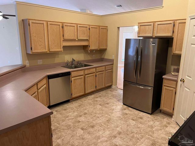 1841 Southbay Dr, Pensacola, FL 32506