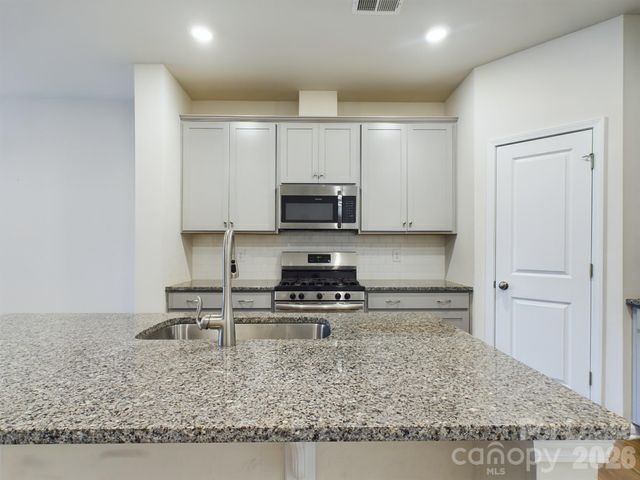 15611 Country House Street, Charlotte, NC 28273