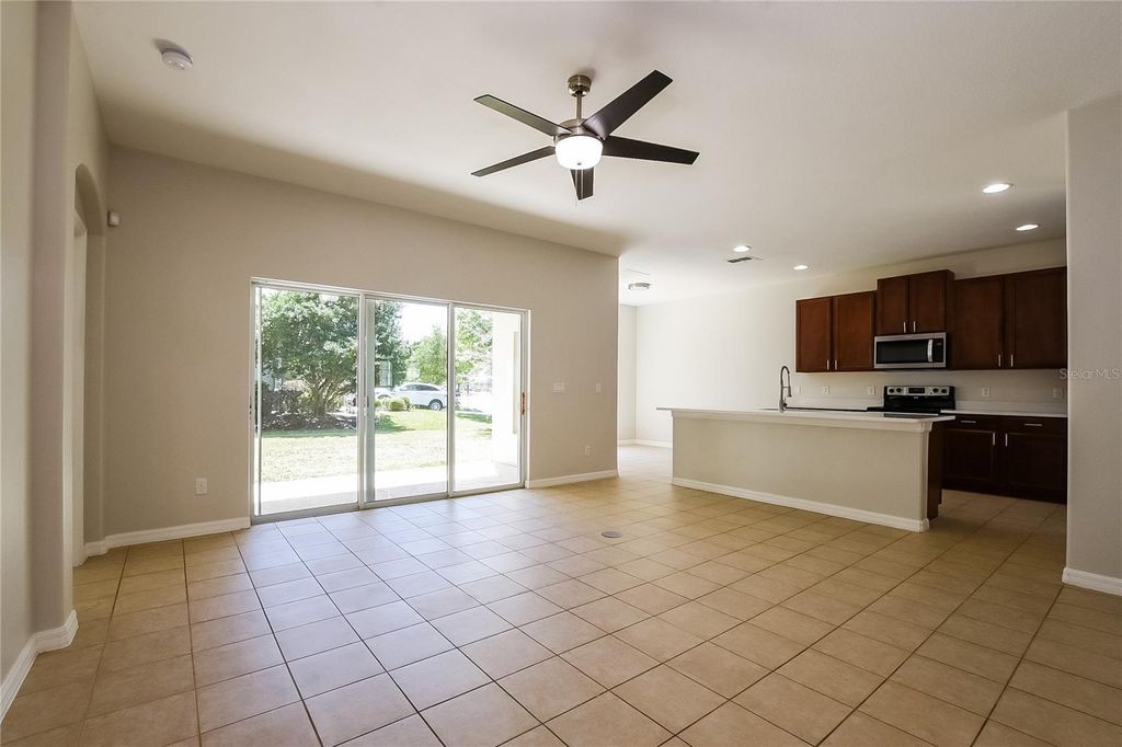 Image 4 of property listing at 12104 CITRUSWOOD DRIVE, Orlando, FL 32832