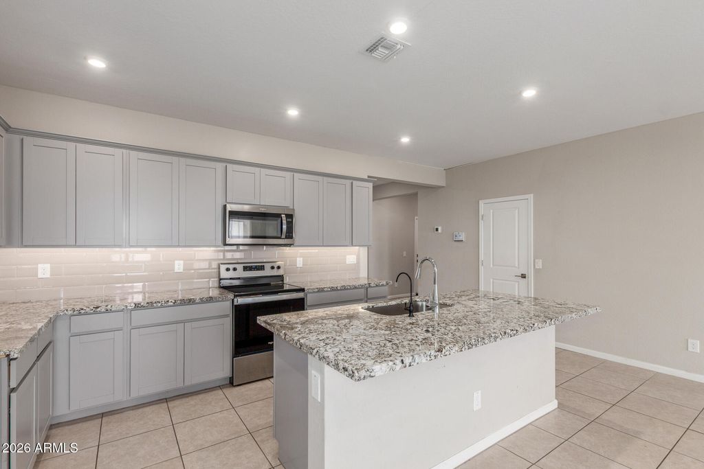 Image 11 of property listing at 2036 E PIEDMONT Place, Casa Grande, AZ 85122