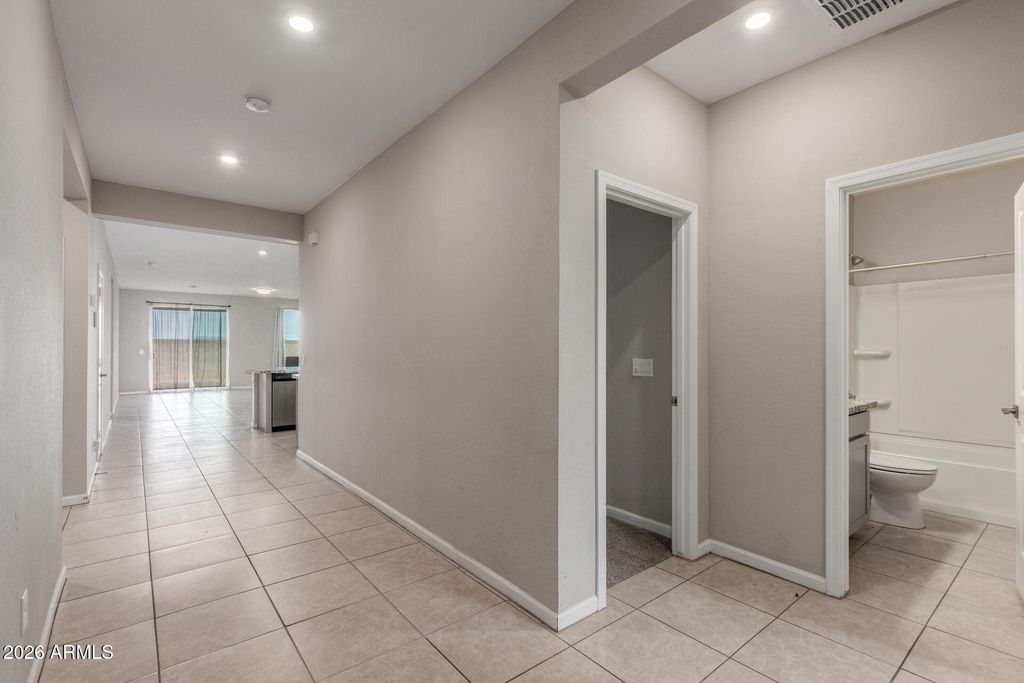 Image 5 of property listing at 2036 E PIEDMONT Place, Casa Grande, AZ 85122