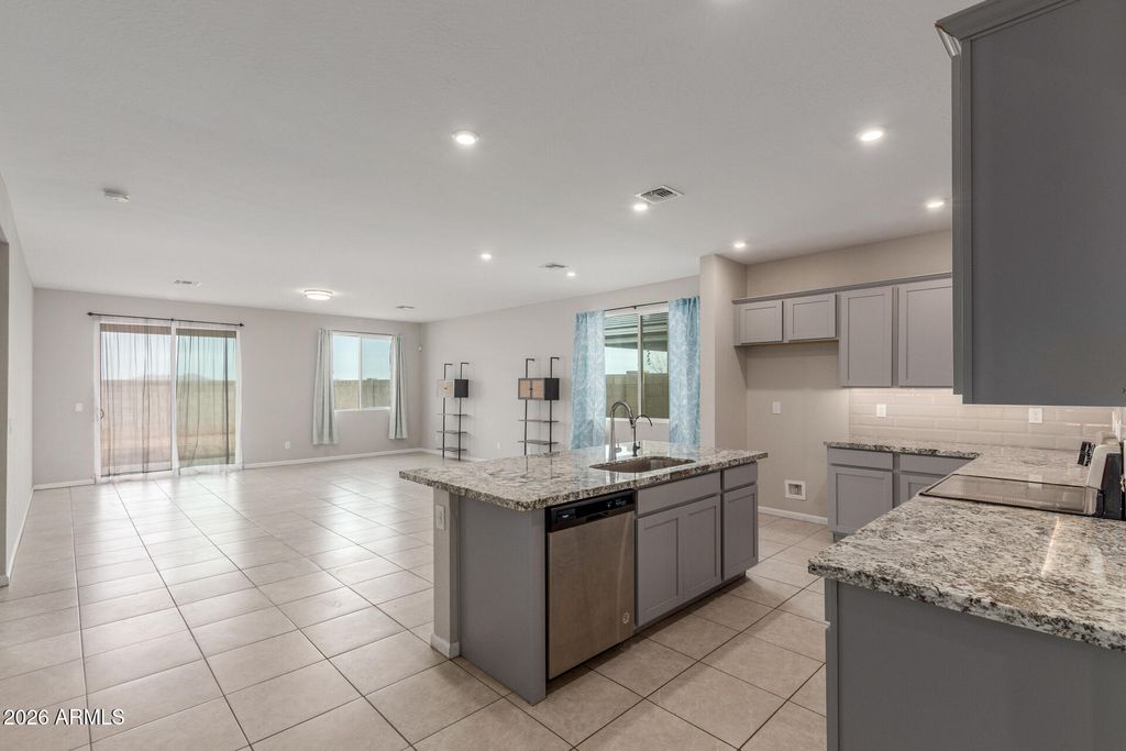 Image 6 of property listing at 2036 E PIEDMONT Place, Casa Grande, AZ 85122