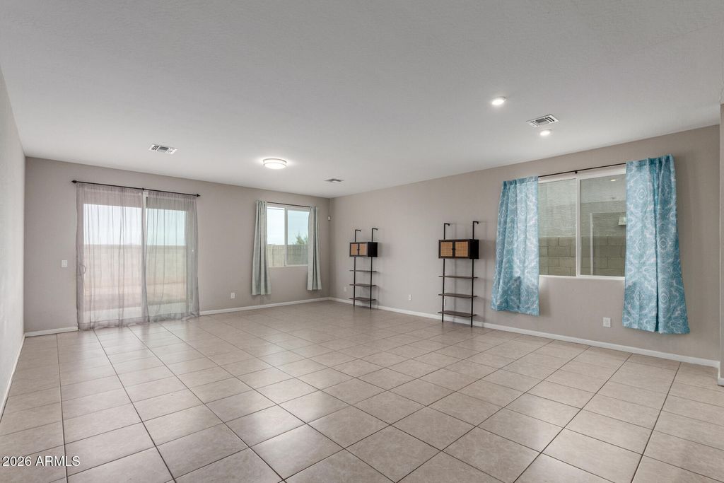 Image 7 of property listing at 2036 E PIEDMONT Place, Casa Grande, AZ 85122