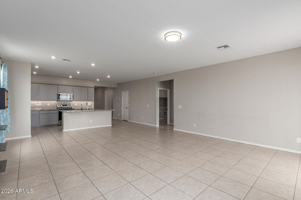 Image 8 of property listing at 2036 E PIEDMONT Place, Casa Grande, AZ 85122