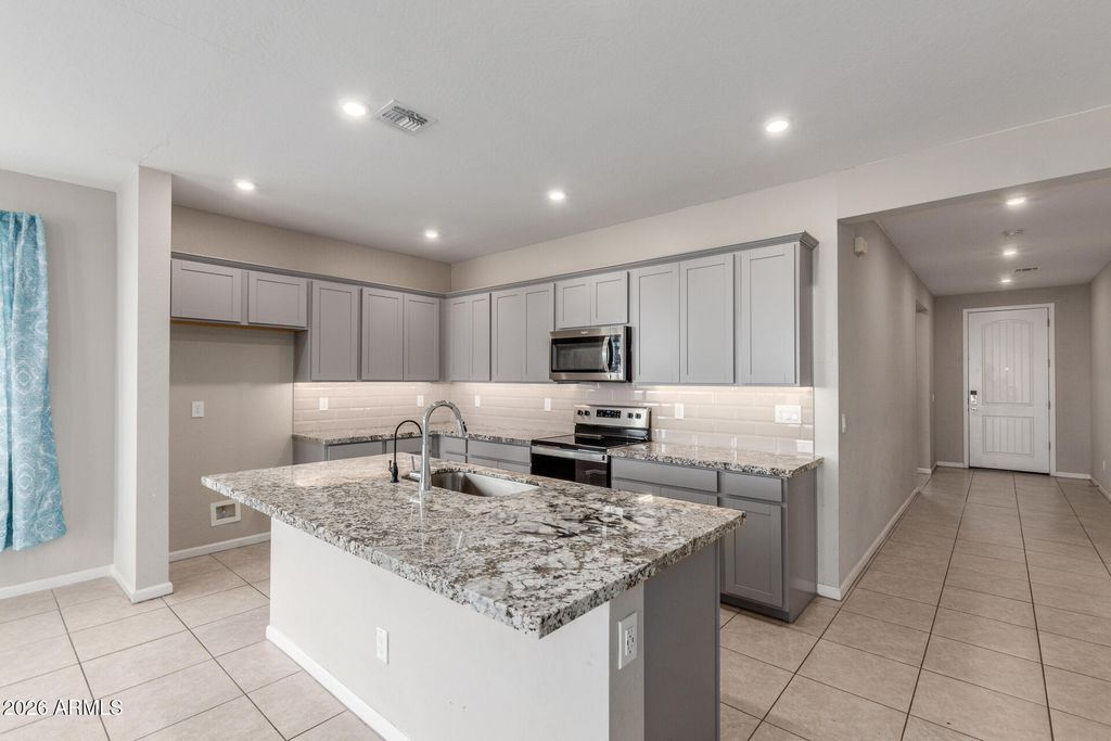 Image 9 of property listing at 2036 E PIEDMONT Place, Casa Grande, AZ 85122