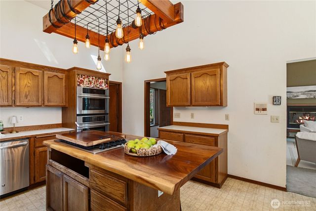 30 E Rainier Drive, Allyn, WA 98524