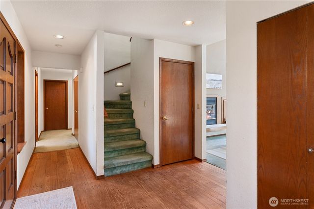 30 E Rainier Drive, Allyn, WA 98524