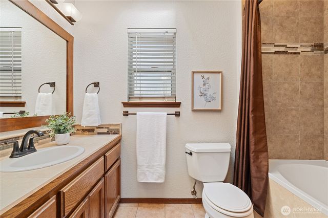 30 E Rainier Drive, Allyn, WA 98524