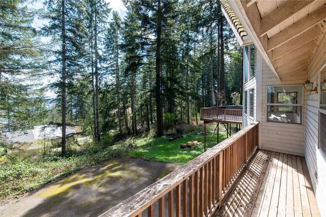 30 E Rainier Drive, Allyn, WA 98524