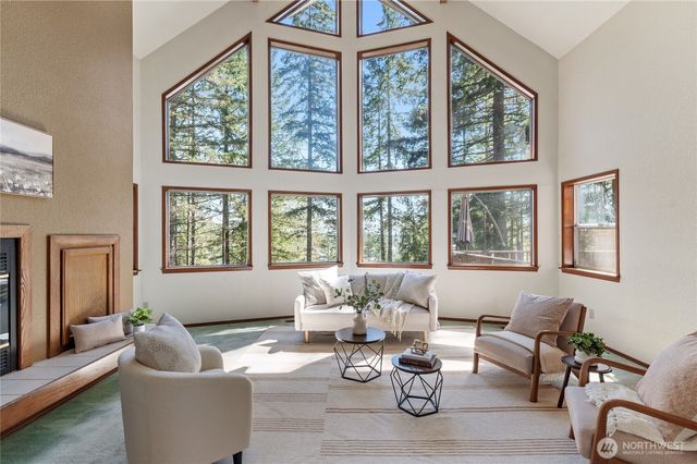 30 E Rainier Drive, Allyn, WA 98524