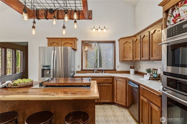 30 E Rainier Drive, Allyn, WA 98524
