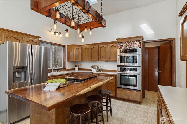 30 E Rainier Drive, Allyn, WA 98524
