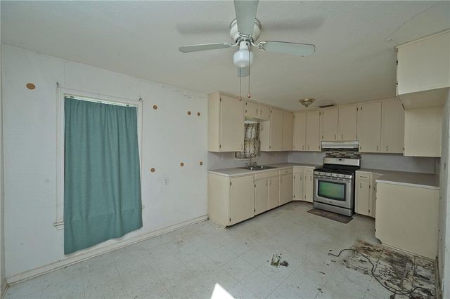 4942 Cosner Dr, Corpus Christi, TX 78415