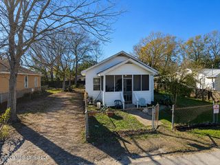 817 Handy Avenue, Ocean Springs, MS 39564