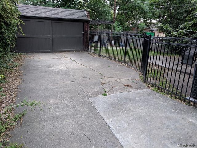 1425 Dexter Street, Denver, CO 80220