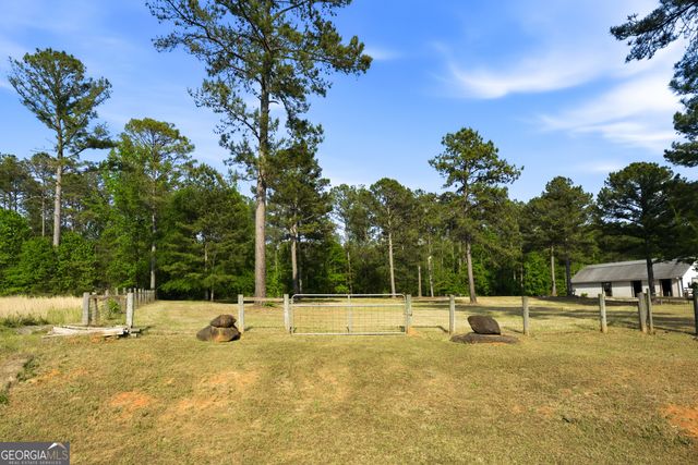 13 Southern Waters Way, Forsyth, GA 31029