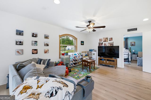 13 Southern Waters Way, Forsyth, GA 31029
