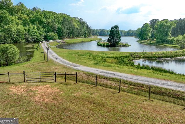 13 Southern Waters Way, Forsyth, GA 31029