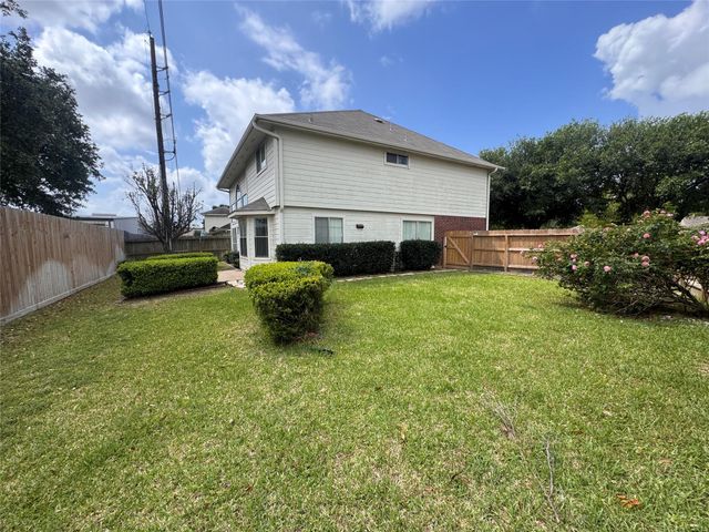 8530 Regalbrook, Houston, TX 77095