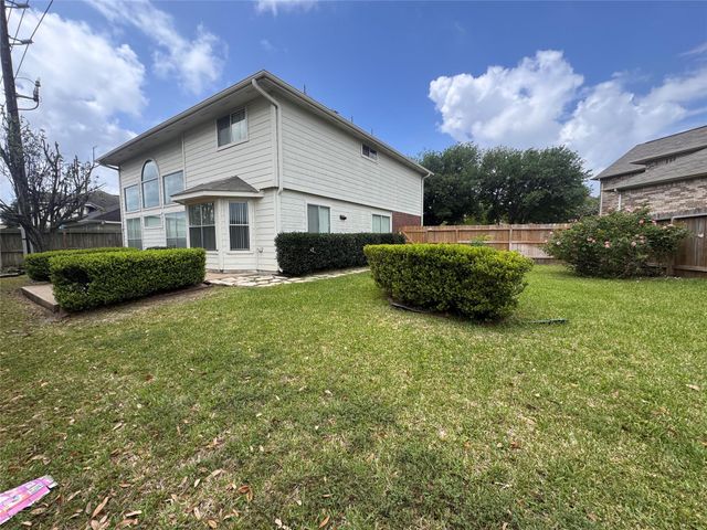 8530 Regalbrook, Houston, TX 77095