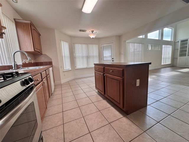 8530 Regalbrook, Houston, TX 77095