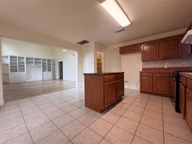 8530 Regalbrook, Houston, TX 77095