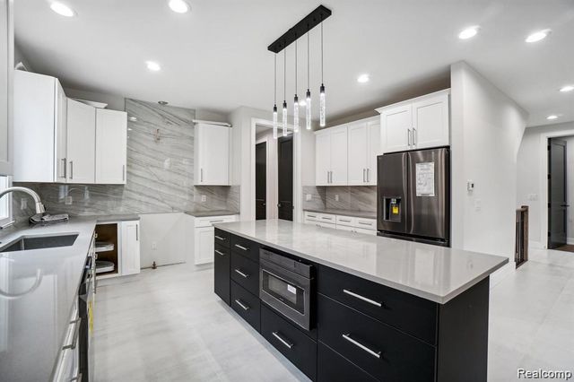 20249 Beacon Way, Northville, MI 48167